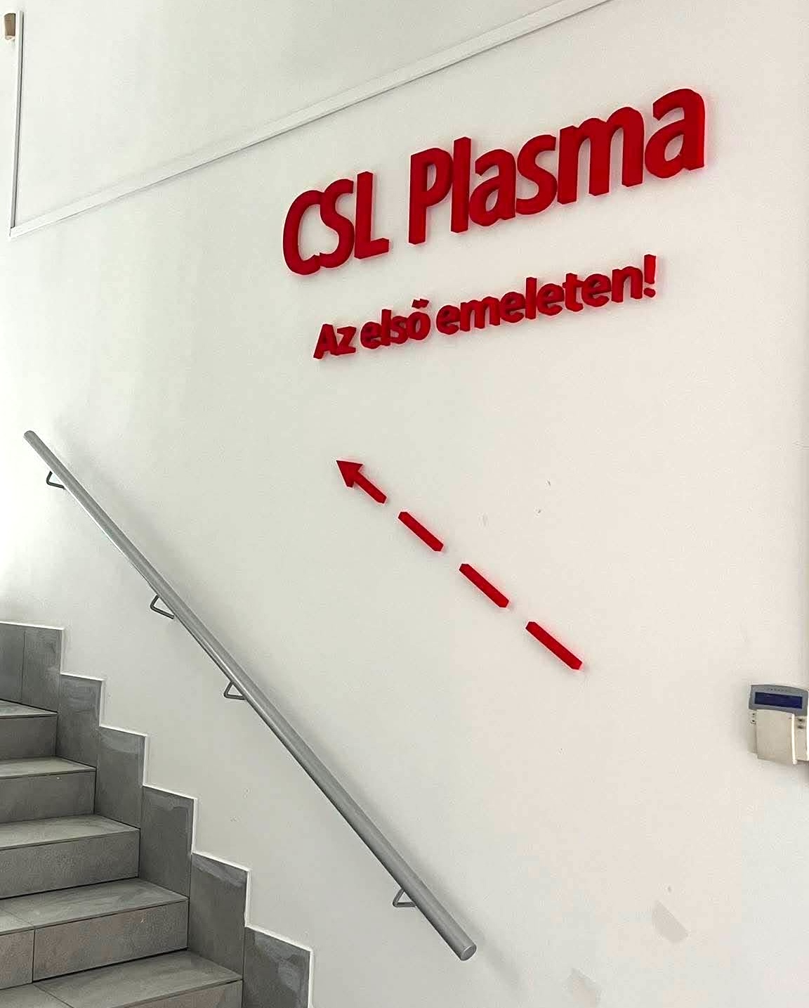 CSL Plazma 3D-s felirat és nyíl