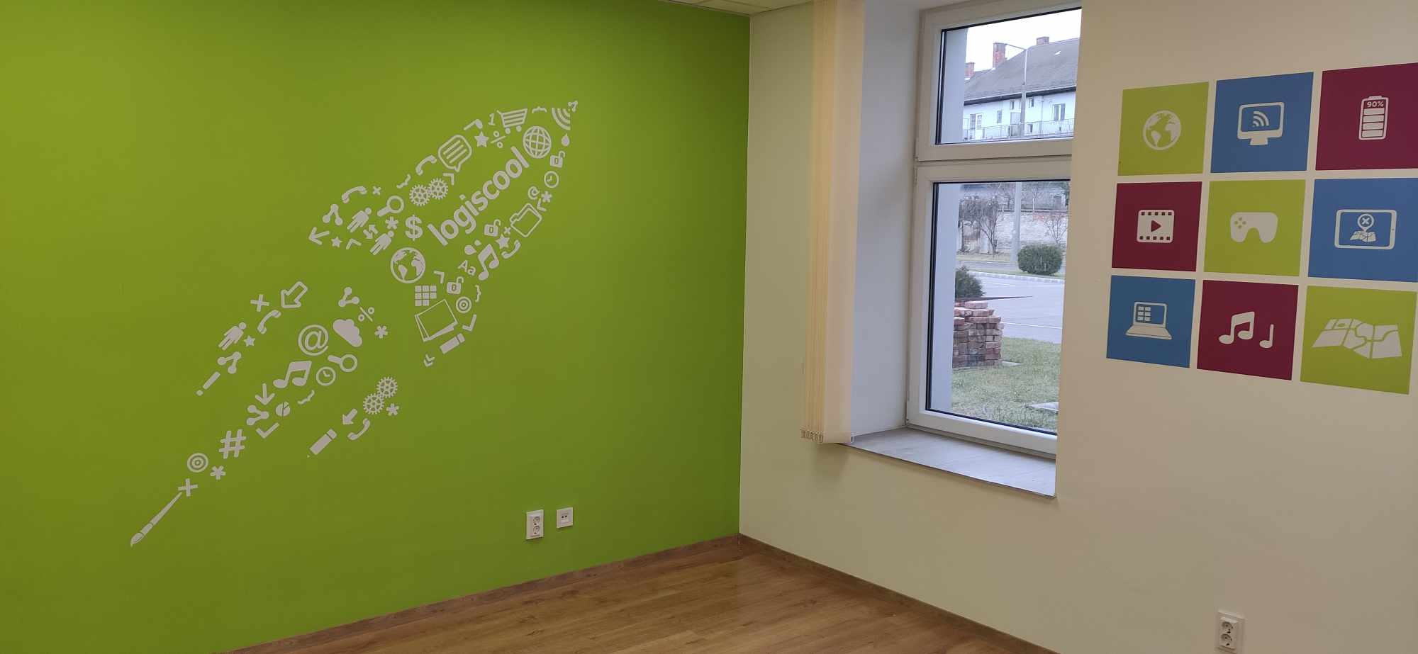 LogiSchool apró mintás, piktogramos falmatrica