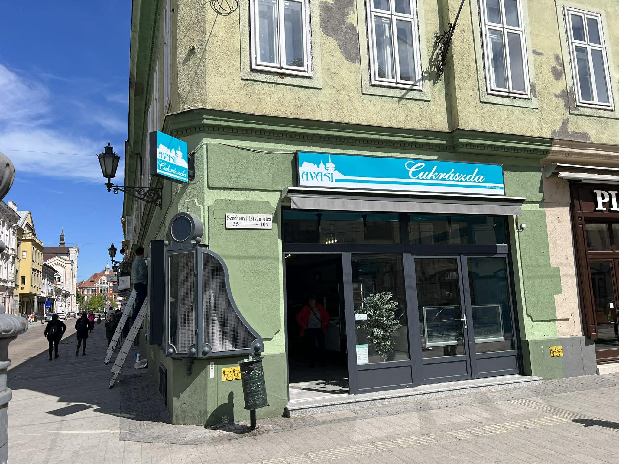 Avasi Cukrászda Sétálóutca világító táblák